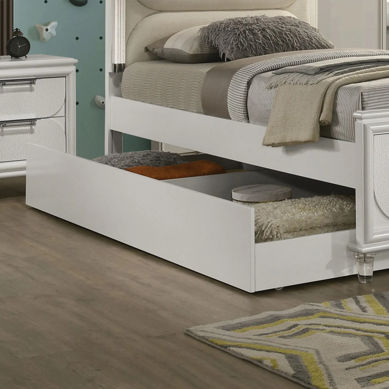 Lareina Pearl White Twin Bed - Image 2
