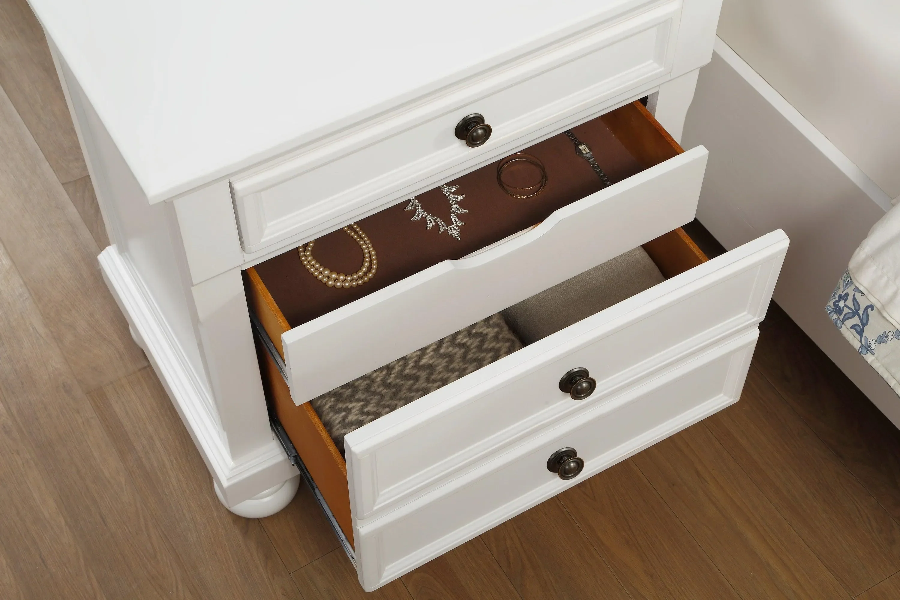 Laurelin White Sleigh Storage Platform Bedroom Set - Image 3