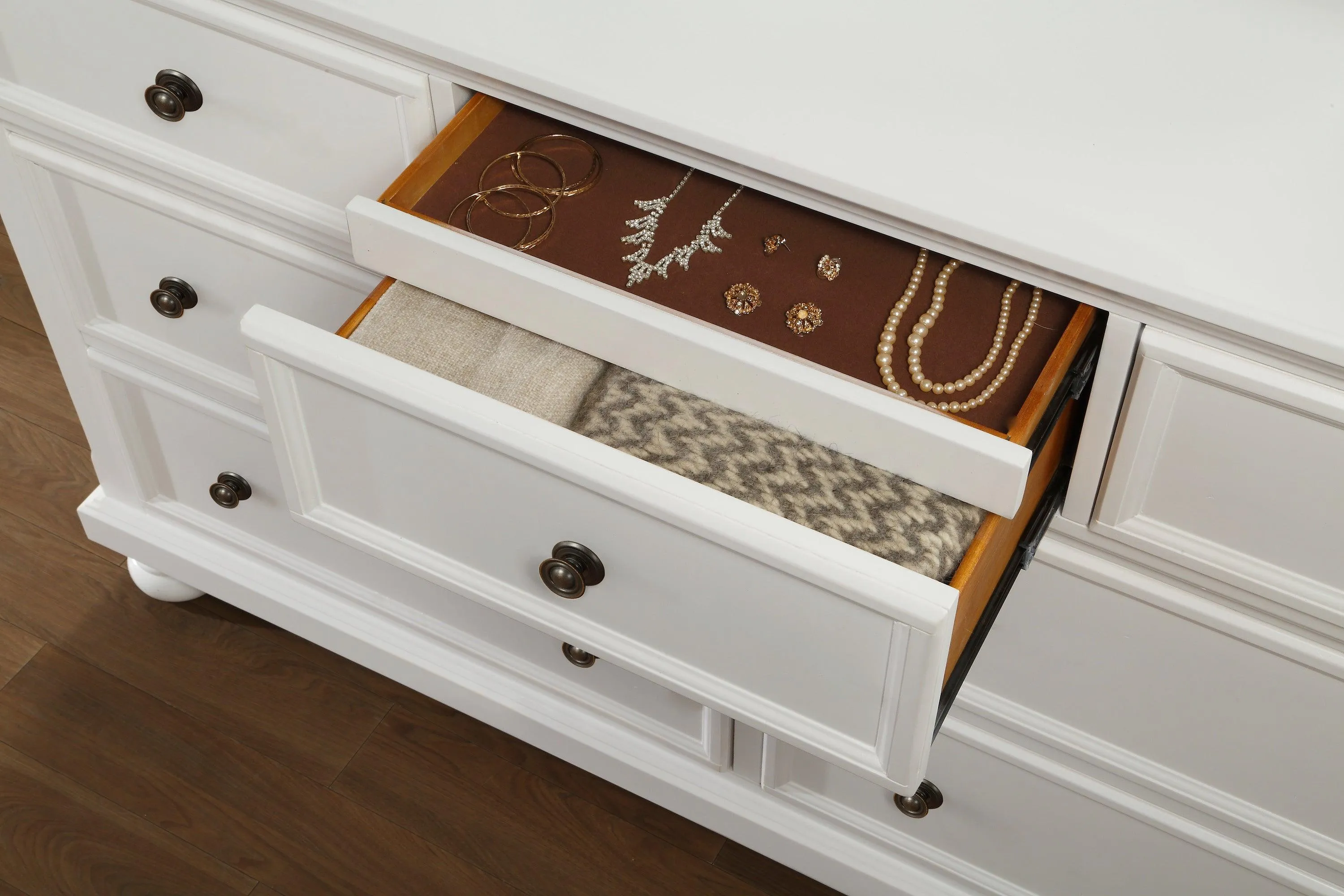 Laurelin White Sleigh Storage Platform Bedroom Set - Image 4