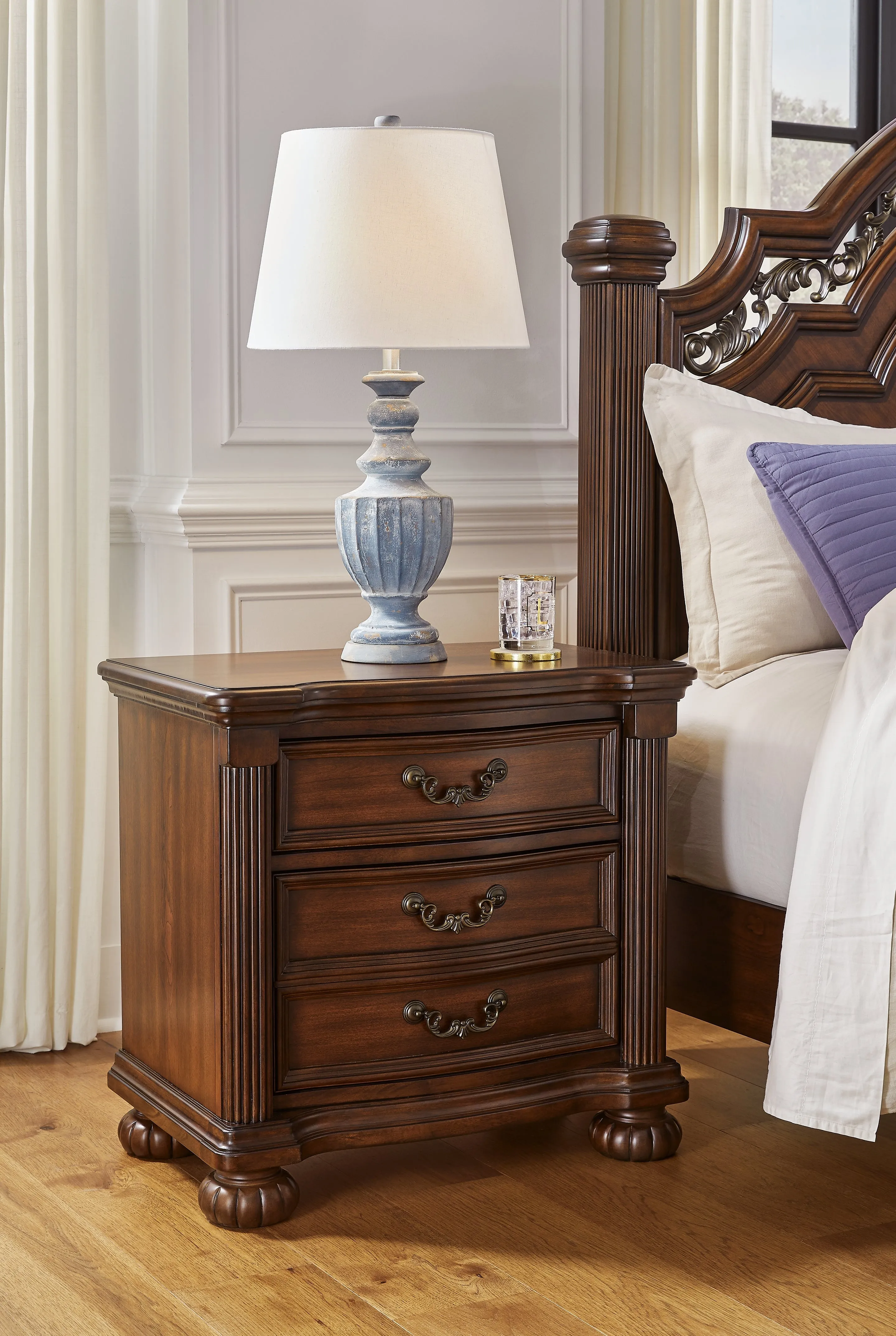 Lavinton Brown Poster Bedroom Set - Image 15