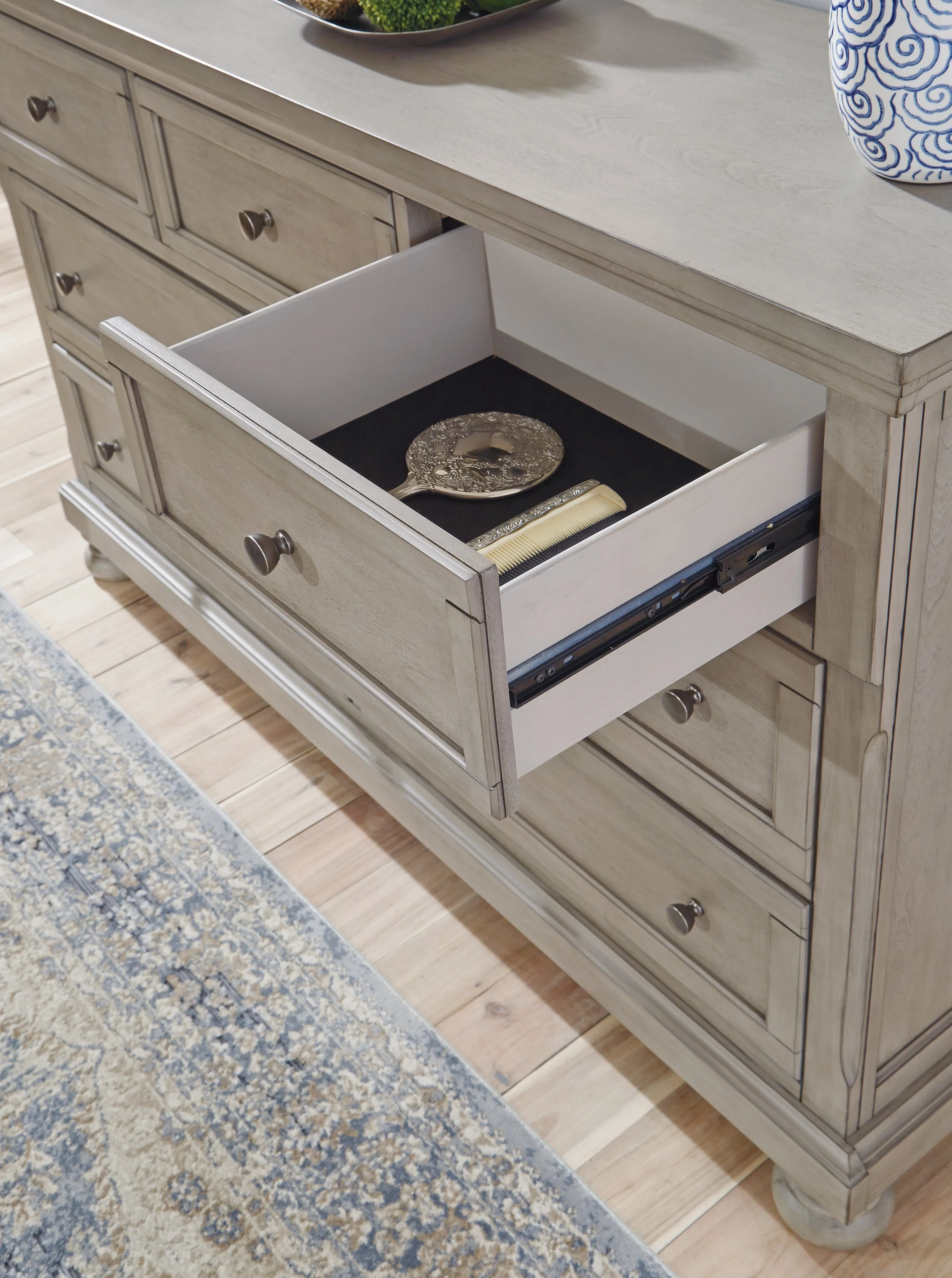 Lettner Light Gray Storage Platform Bedroom Set - Image 11