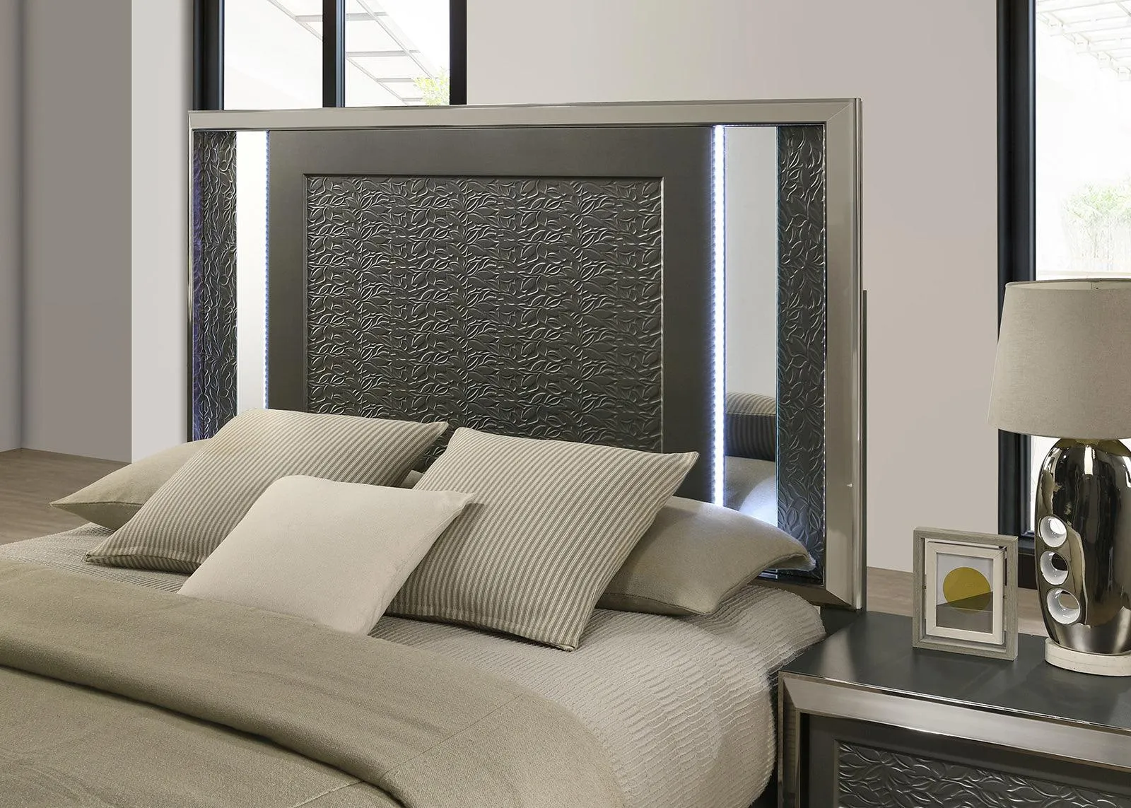 Leyland Dark Gray LED Queen Platfrom Bed - Image 4