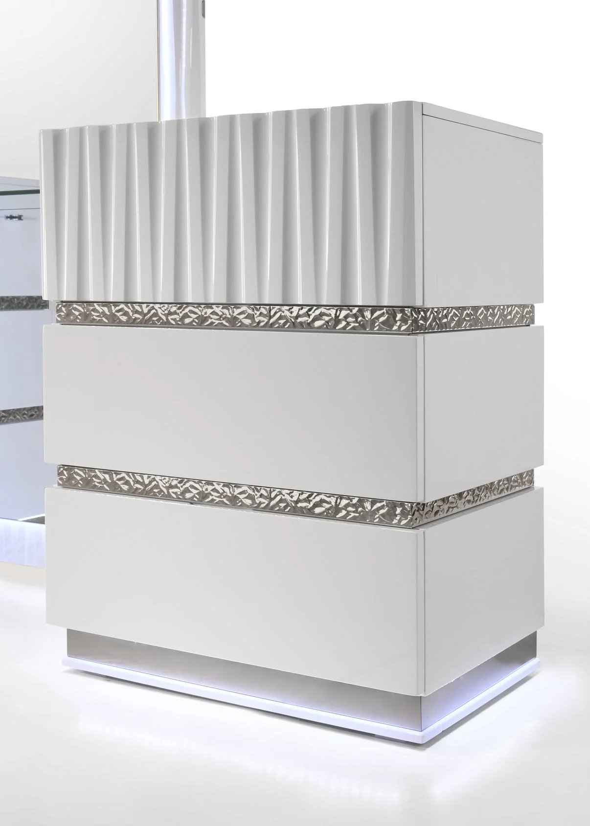 Lisbon White Platform Bedroom Set - Image 5