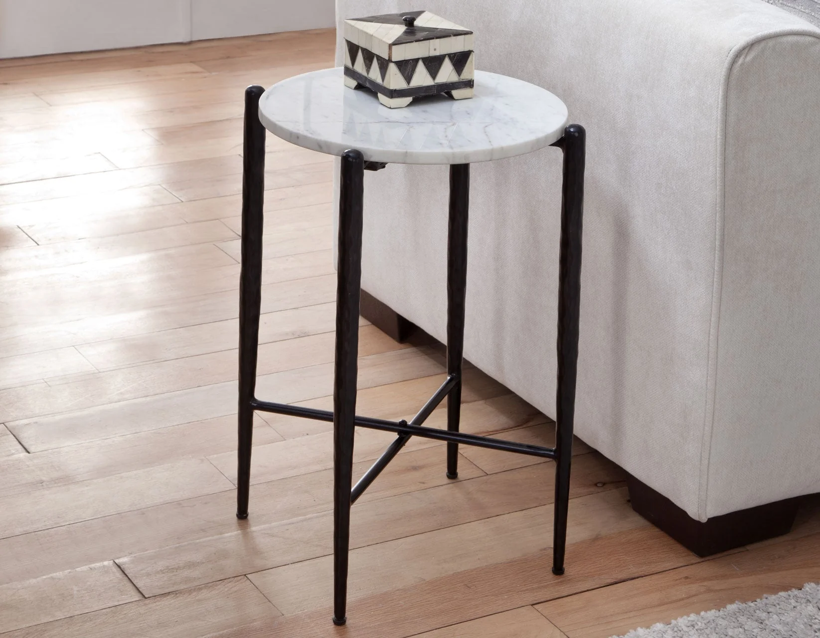 Loxie White 16″ Round Solid Marble Top End Table