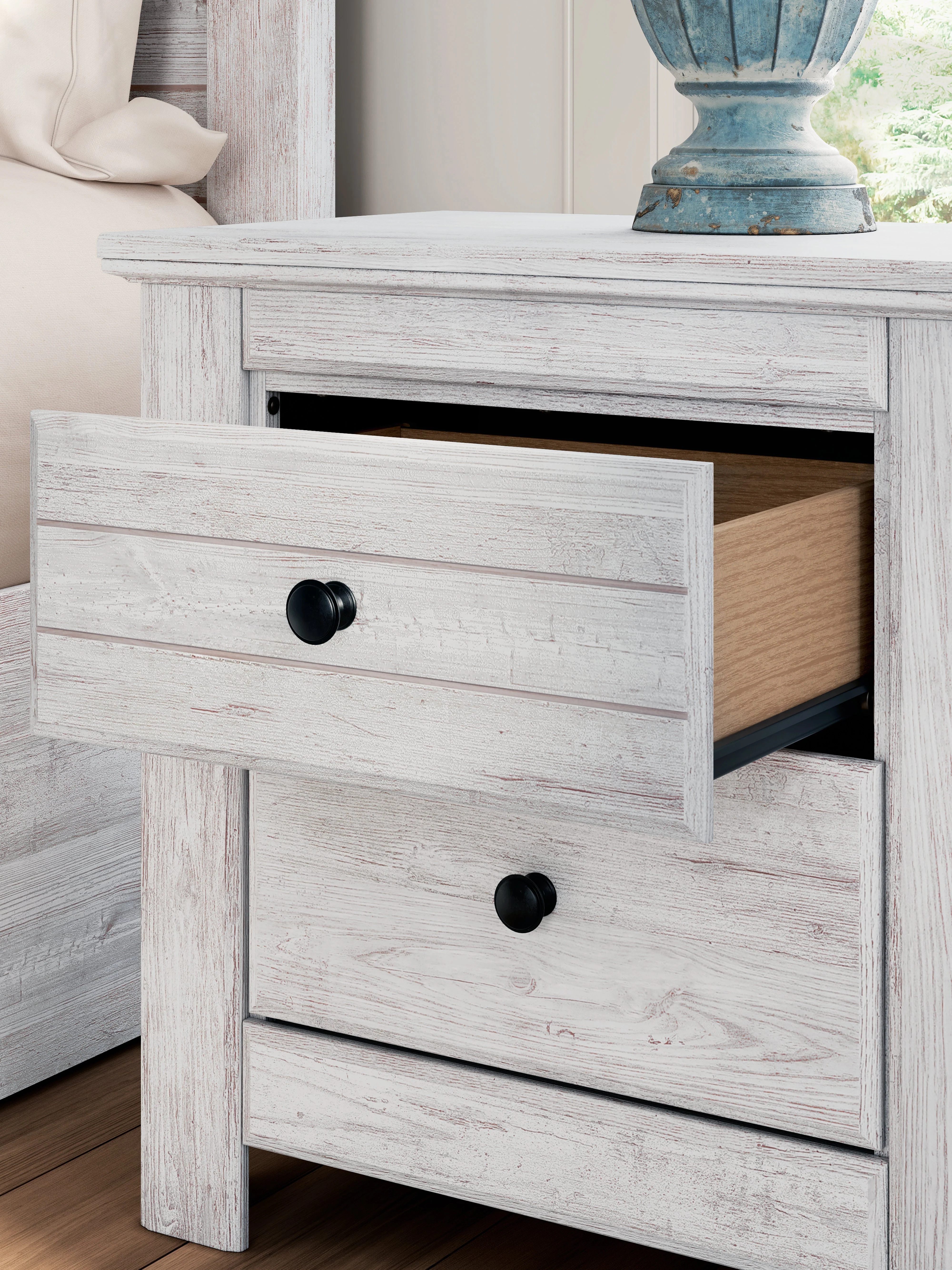 Makidern Whitewash Panel Bedroom Set - Image 11