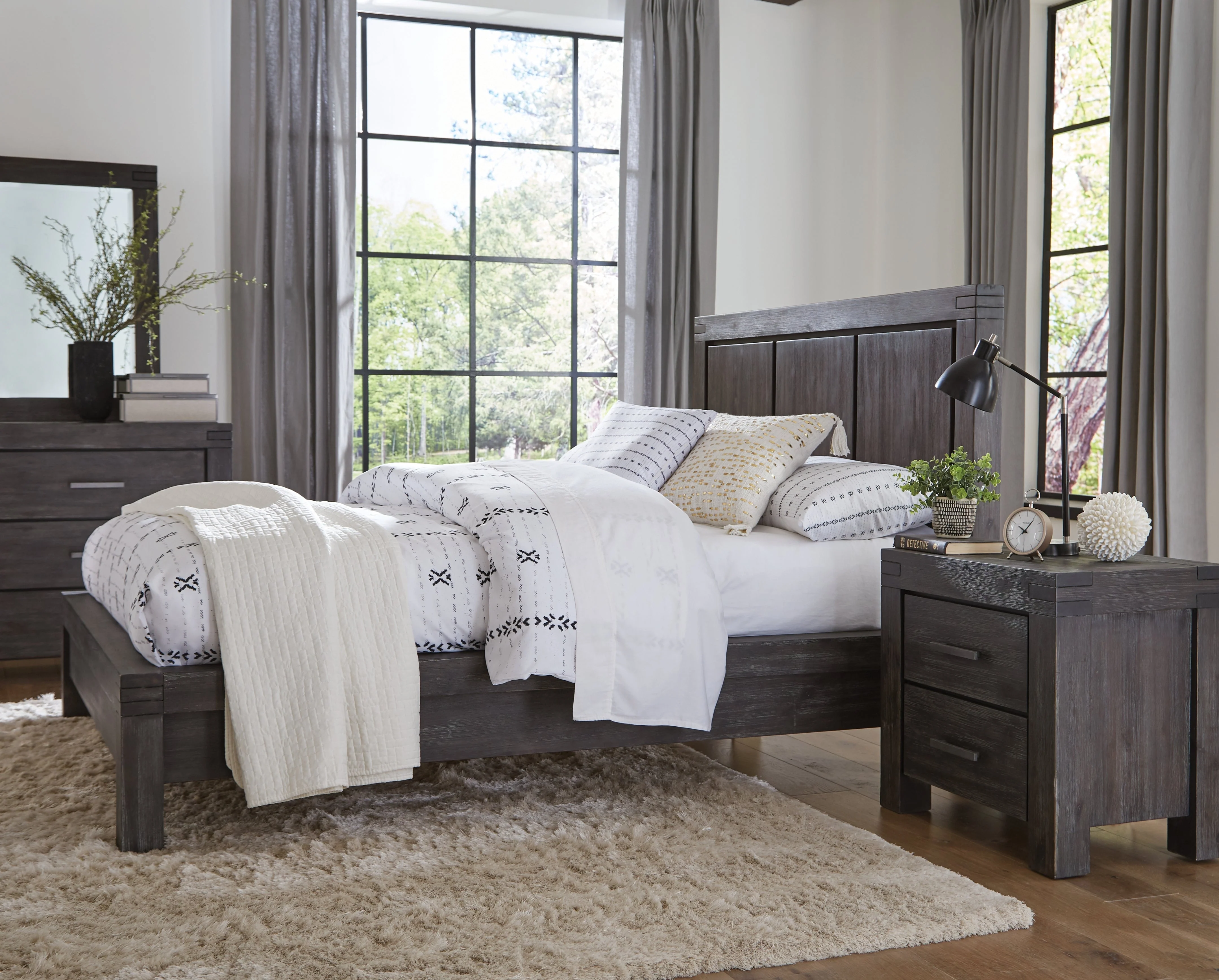 Meadow Solid Wood Queen Platform Bed in Graphite - Image 3