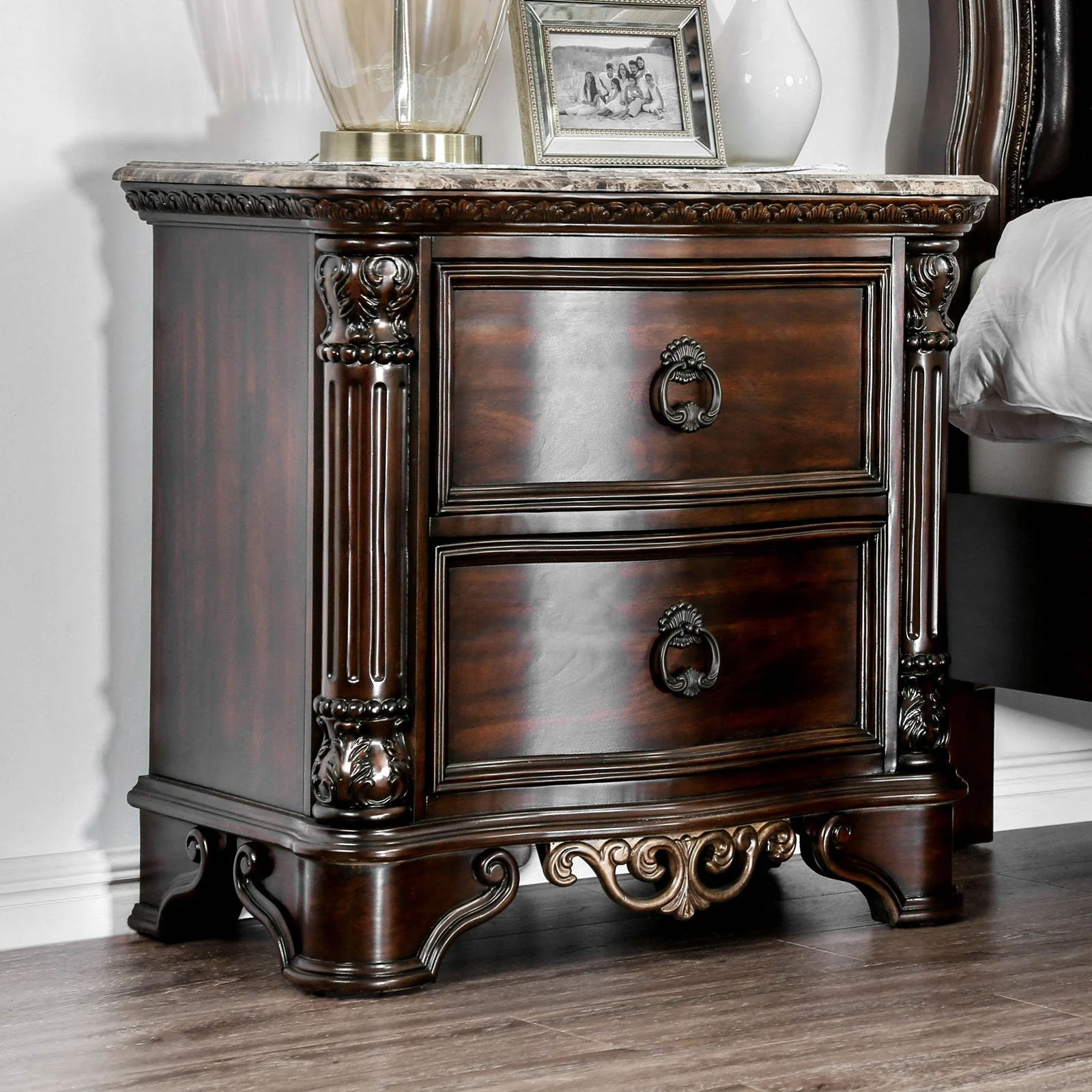 Menodora Brown Cherry 5-Piece Queen Bedroom Set - Image 6