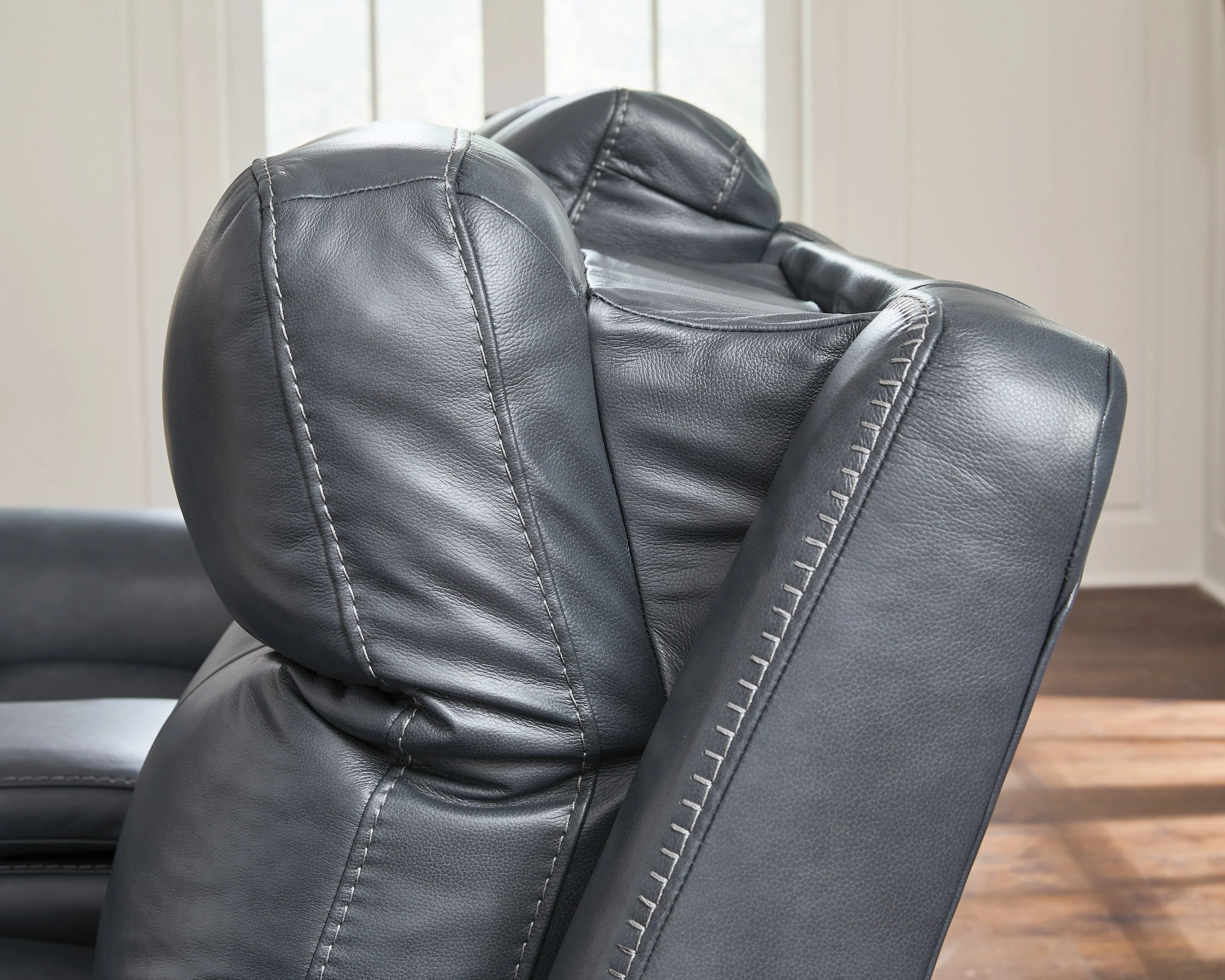 Next Move Admiral Power Reclining Sofa - Image 6