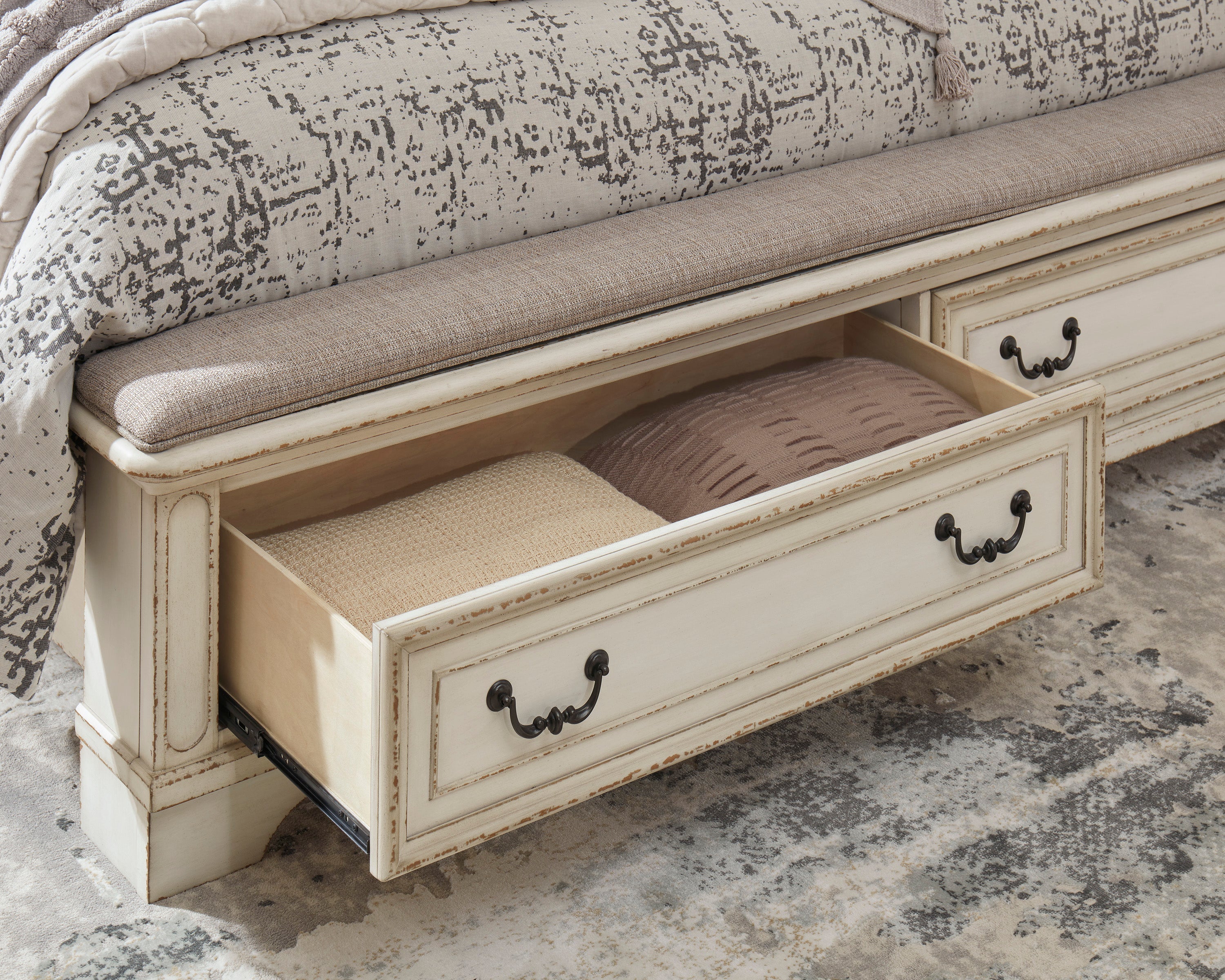Realyn Chipped White Upholstered Storage Platform Bedroom Set with Footboard Bench - Image 4