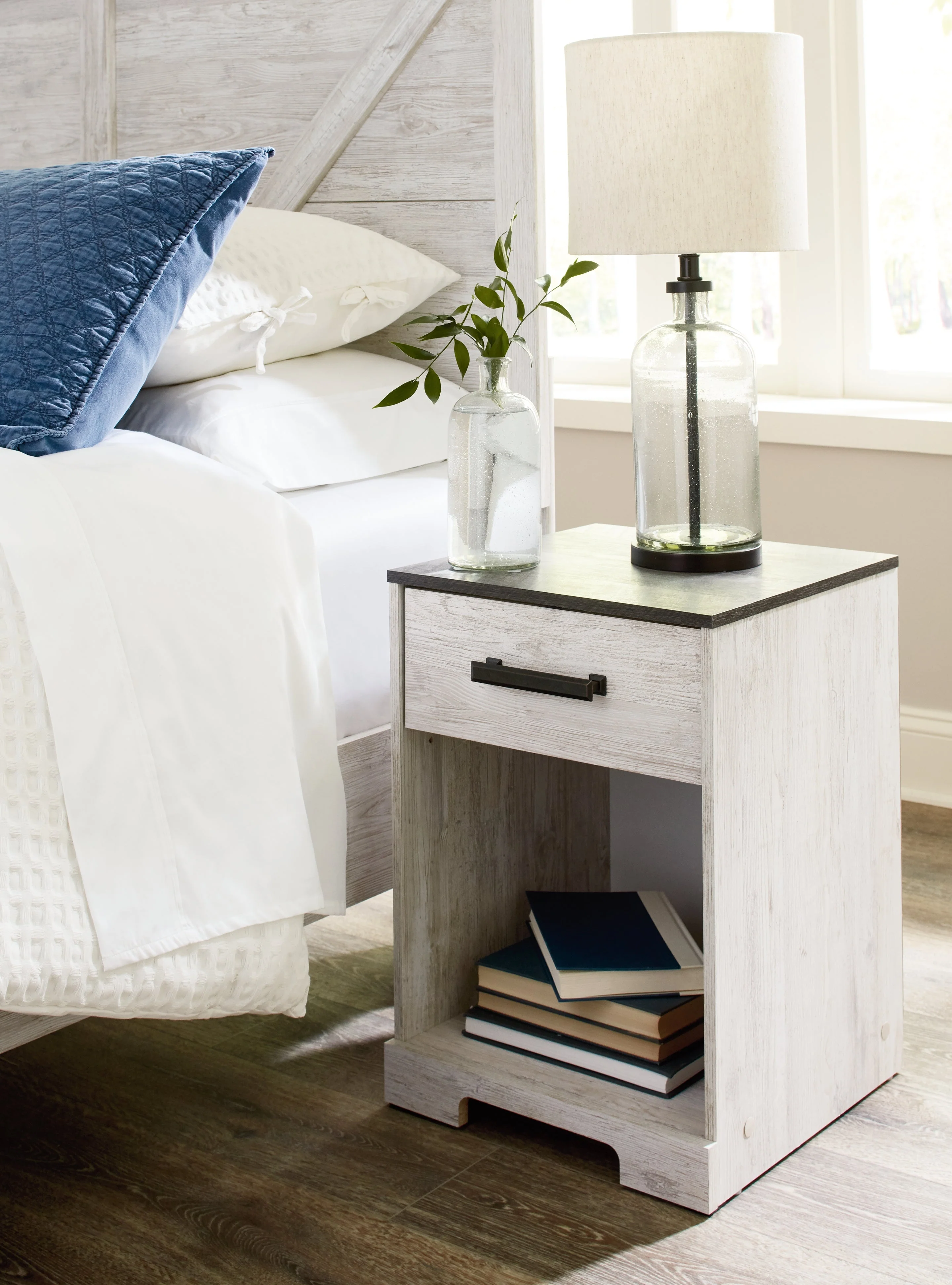 Shawburn Whitewash Crossbuck/Charcoal Gray Platform Bedroom Set - Image 13