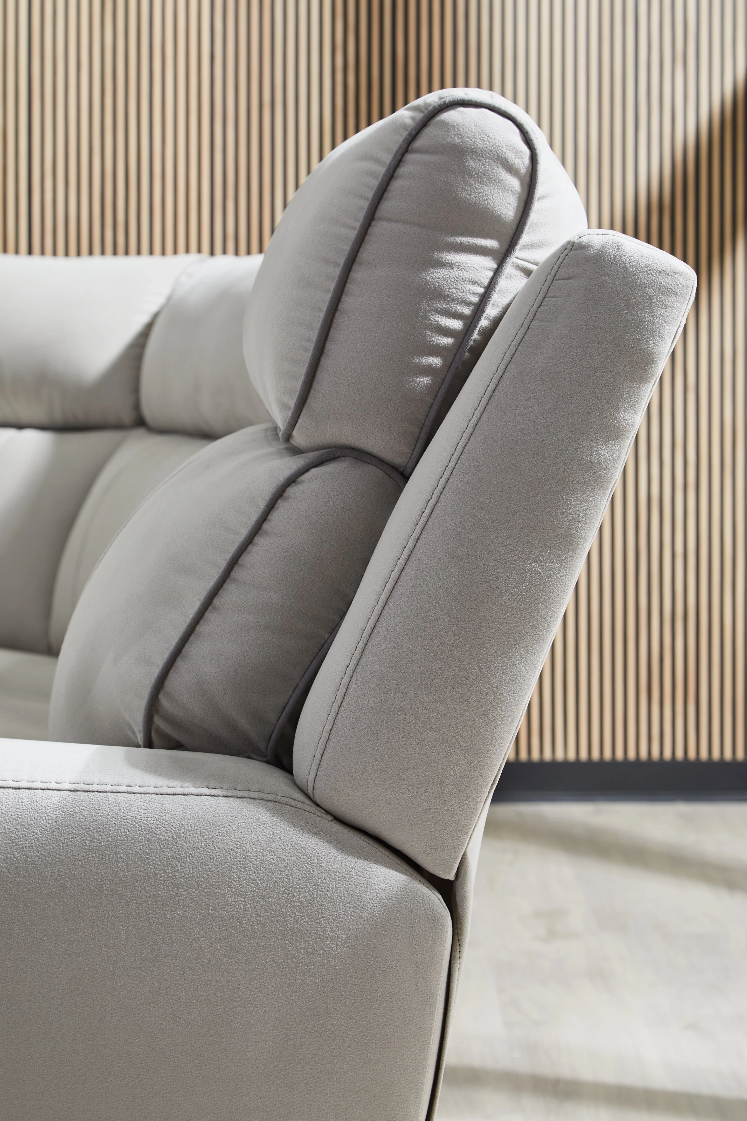 Social Pointe Pearl/Ash 5-Piece Dual Power Reclining Modular Sectional - Image 4