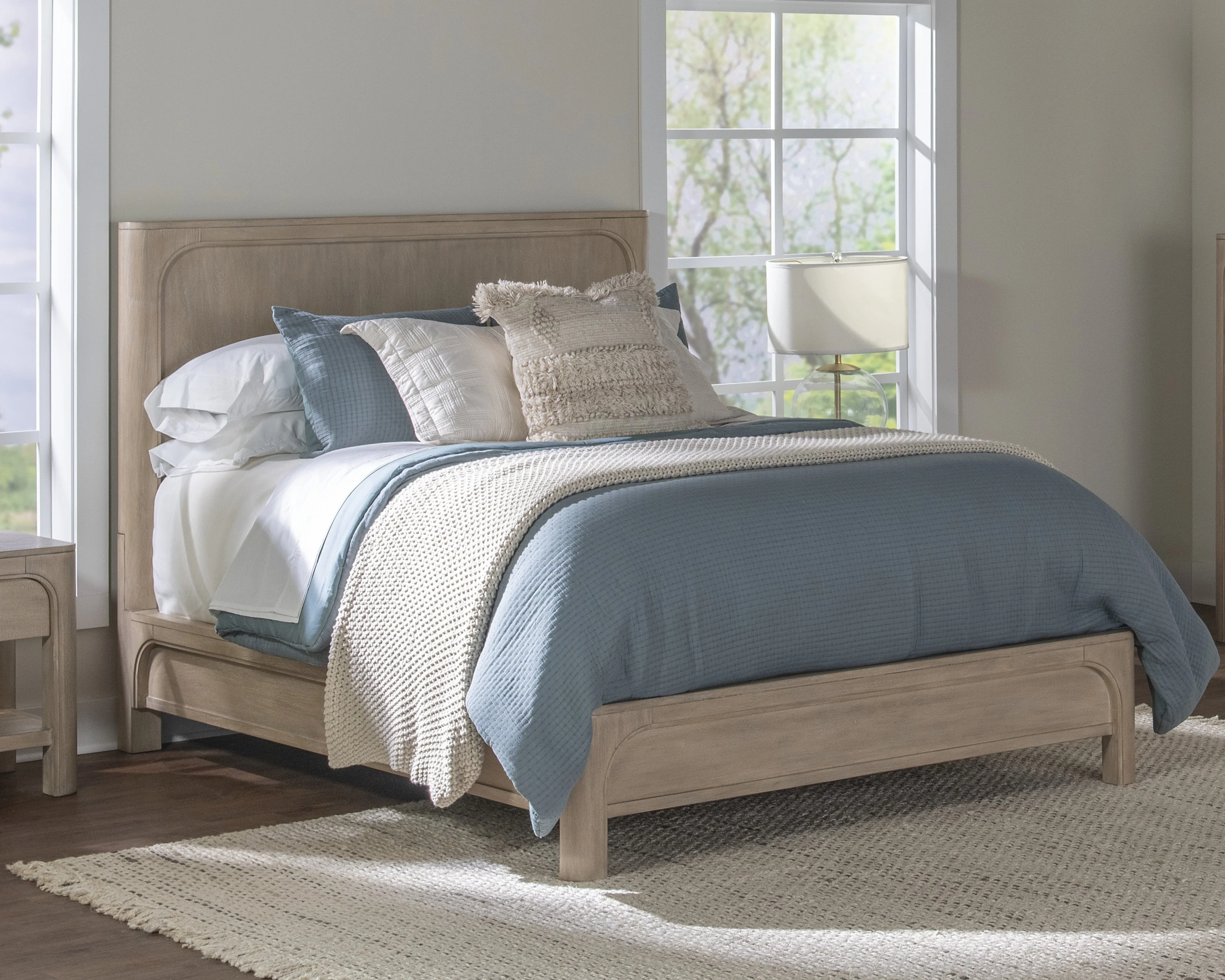 Solano Weathered Mango 55-inch Queen Panel Bed