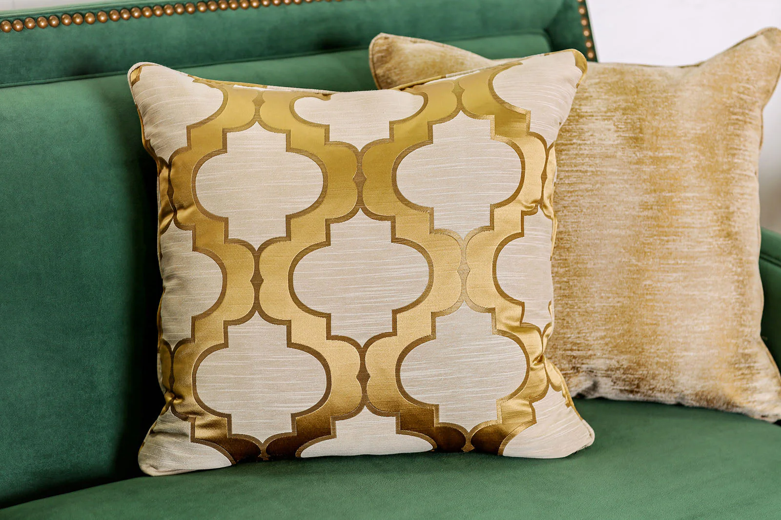 Verdante Emerald Green/Gold Sofa & Loveseat - Image 5