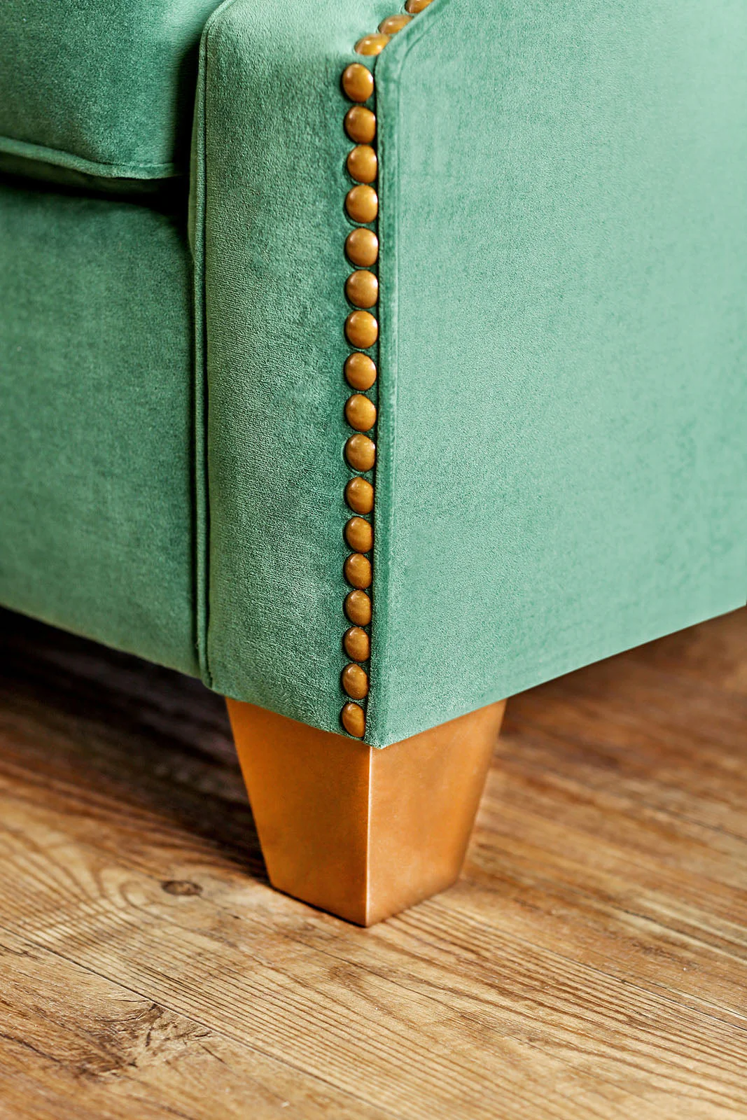 Verdante Emerald Green/Gold Sofa & Loveseat - Image 6