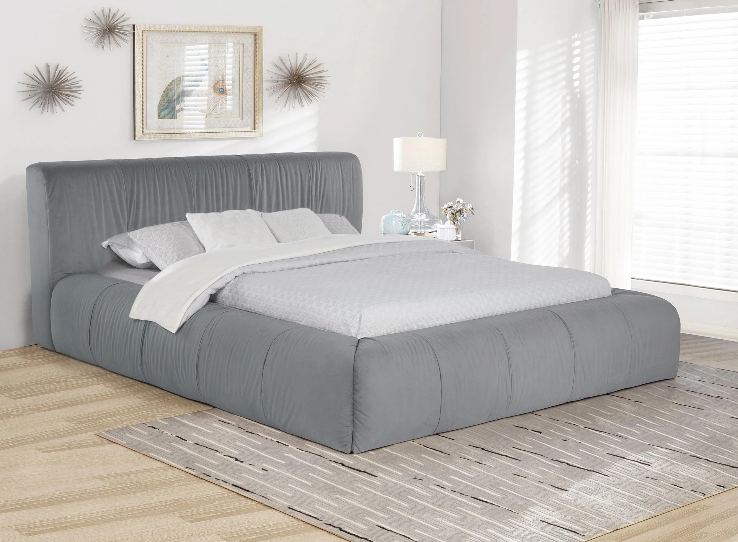 Wilshire Gray Upholstered Queen Platform Bed