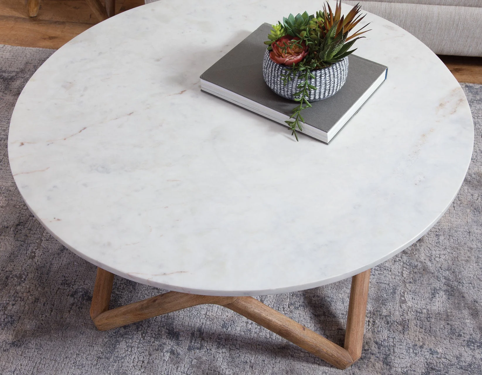 Wyman Banswara 20″ Round White Marble Top End Table - Image 2