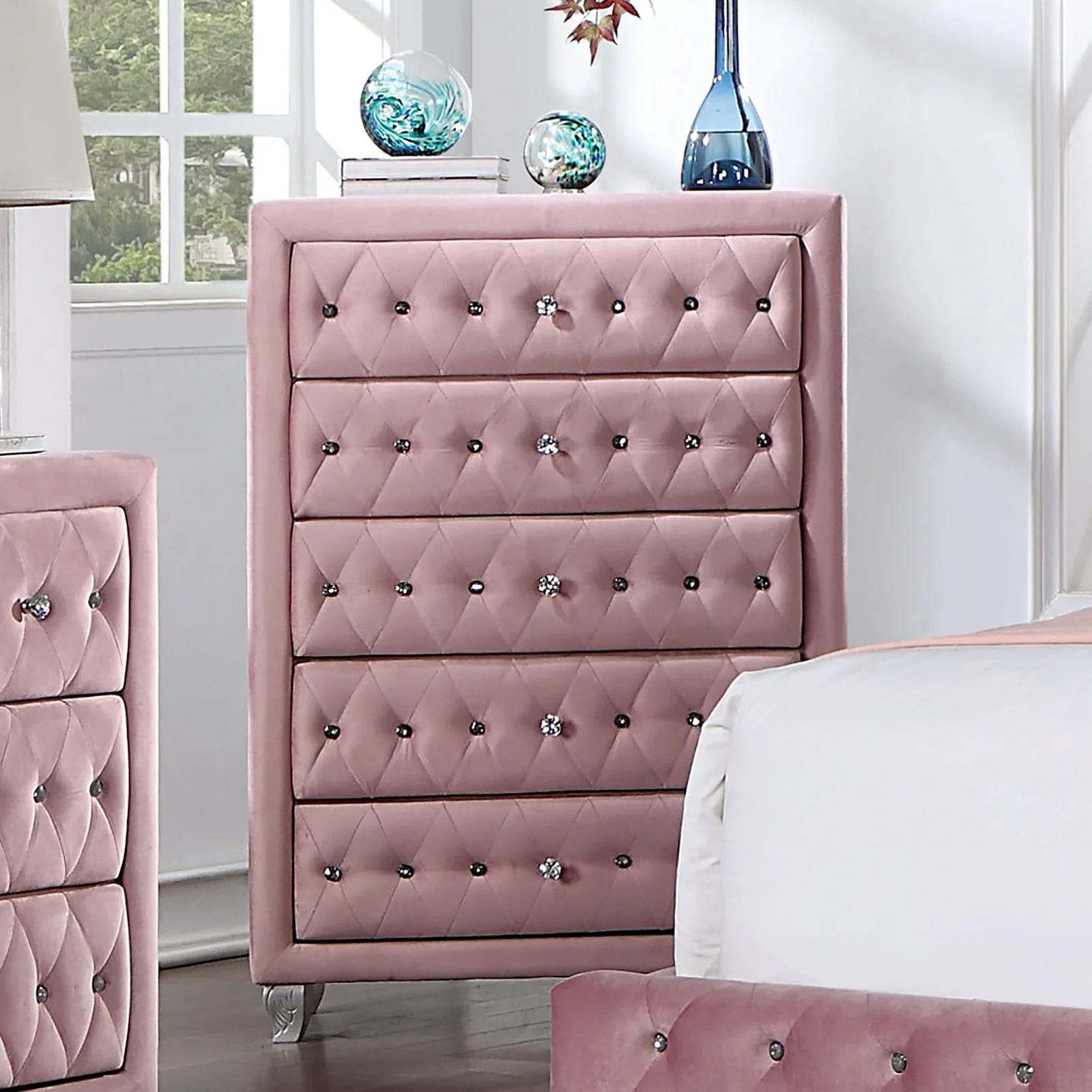 Zohar Pink 5-Piece Queen Bedroom Set - Image 3
