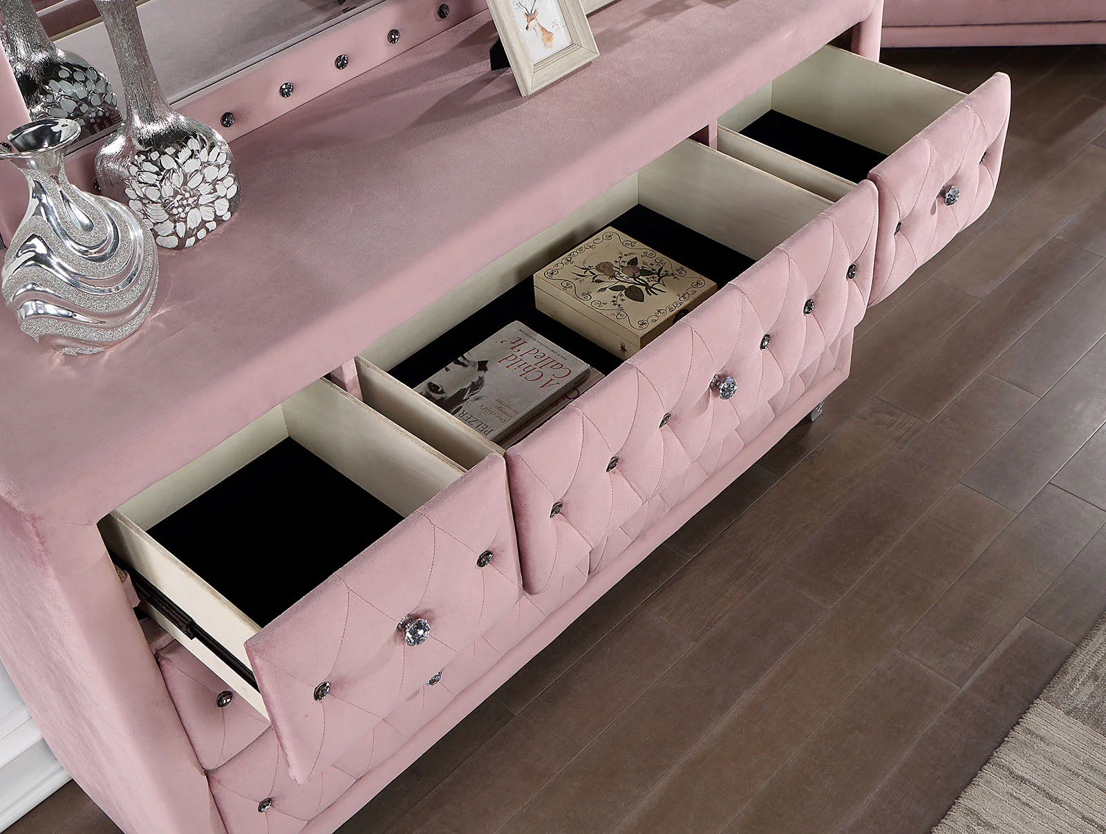Zohar Pink 5-Piece Queen Bedroom Set - Image 6