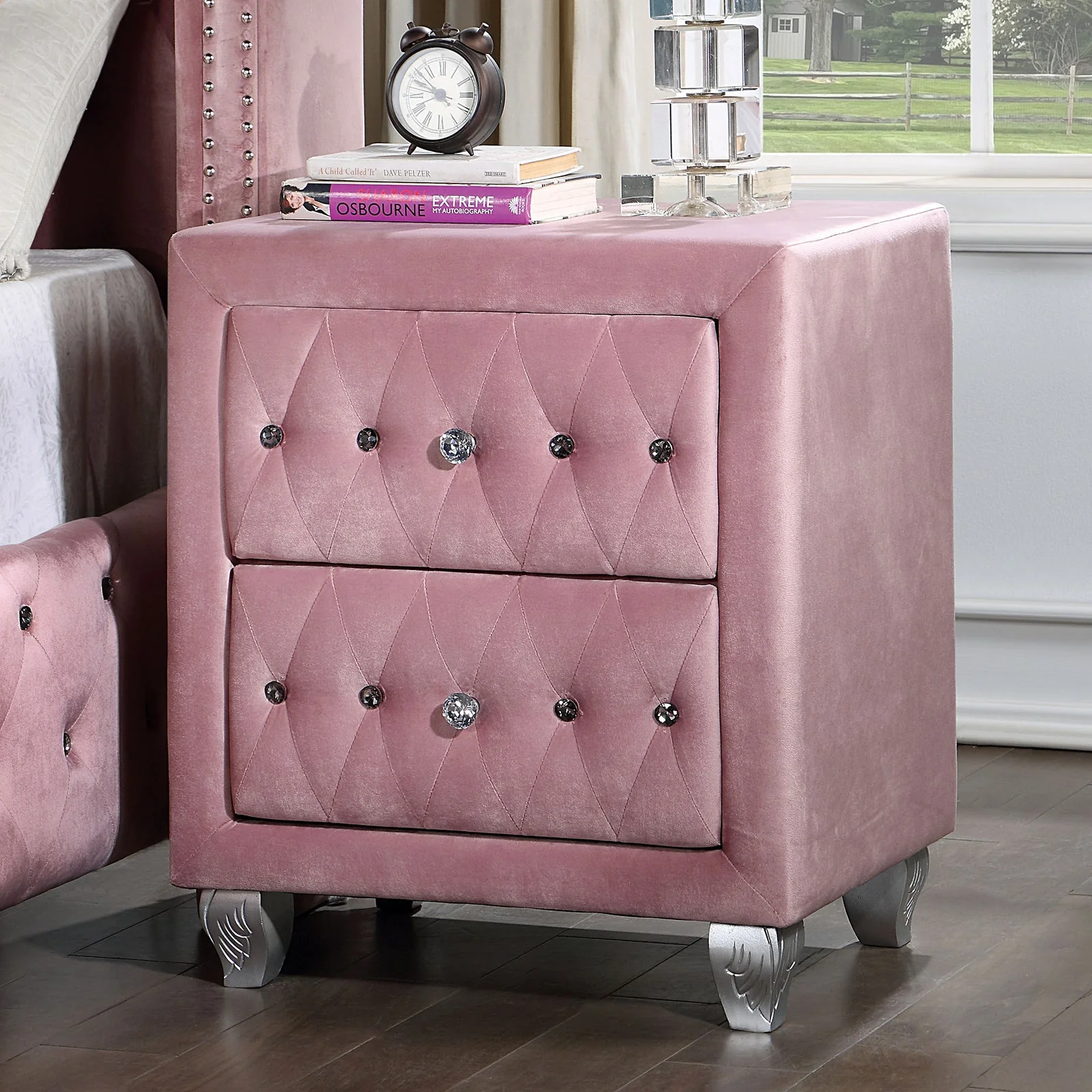 Zohar Pink 5-Piece Queen Bedroom Set - Image 8