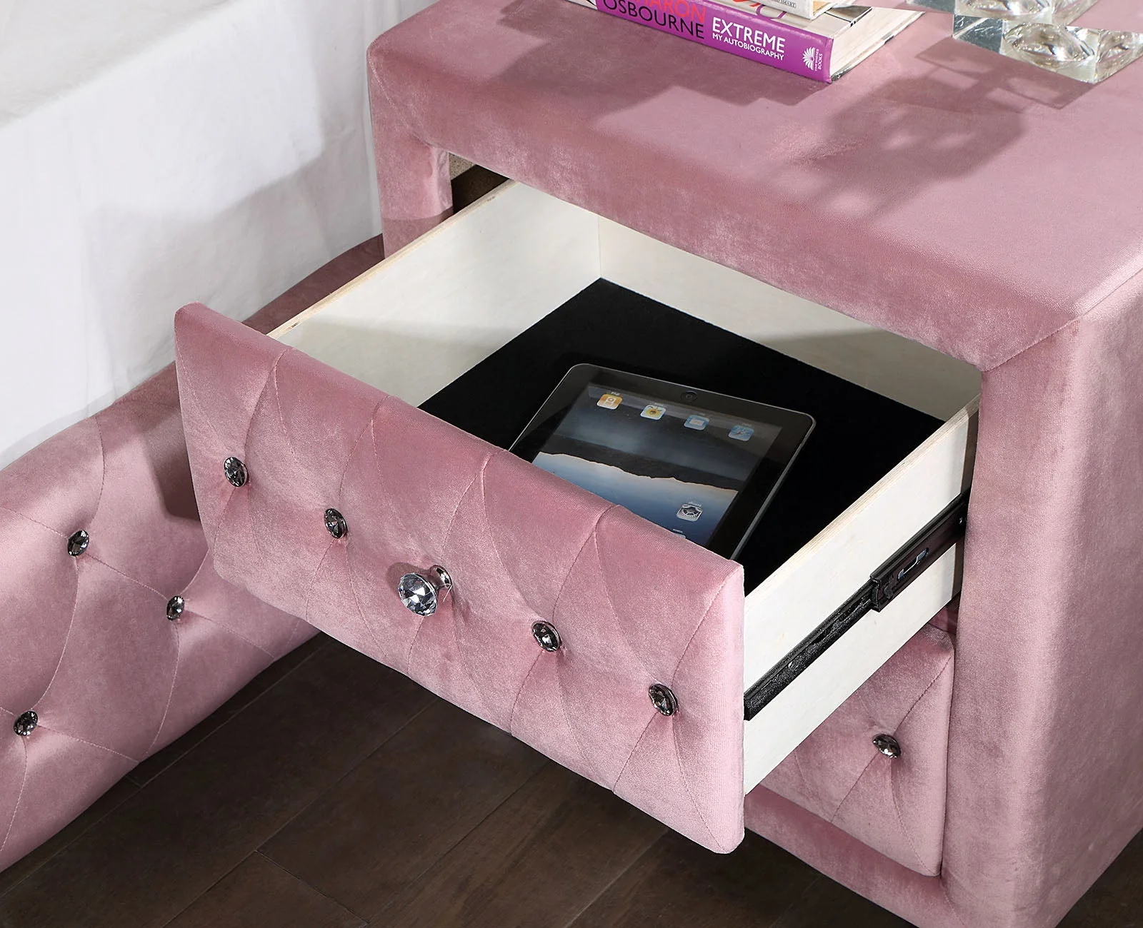 Zohar Pink 5-Piece Queen Bedroom Set - Image 9